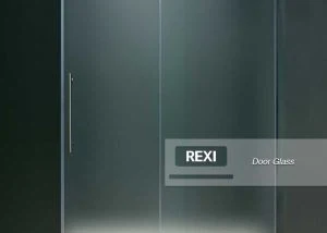 ประตูบานกระจกใส