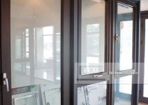 กระจกหน้าต่าง